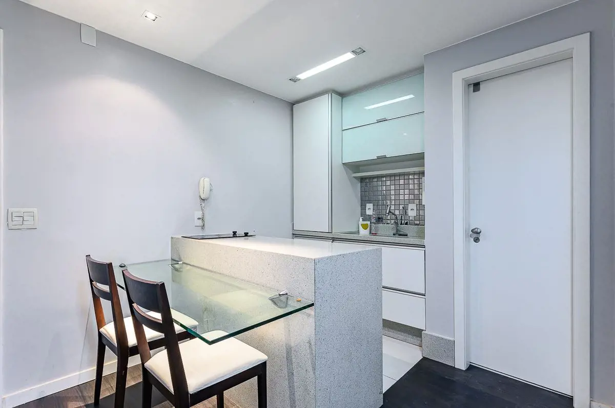 Apresentamos excelente kitinete com uma ótima localização, próximo a restaurante...