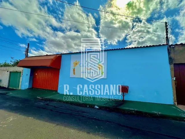 R. Cassiano VENDE linda casa na quadra 10 de Sobradinho, composta por:> 525m² de...
