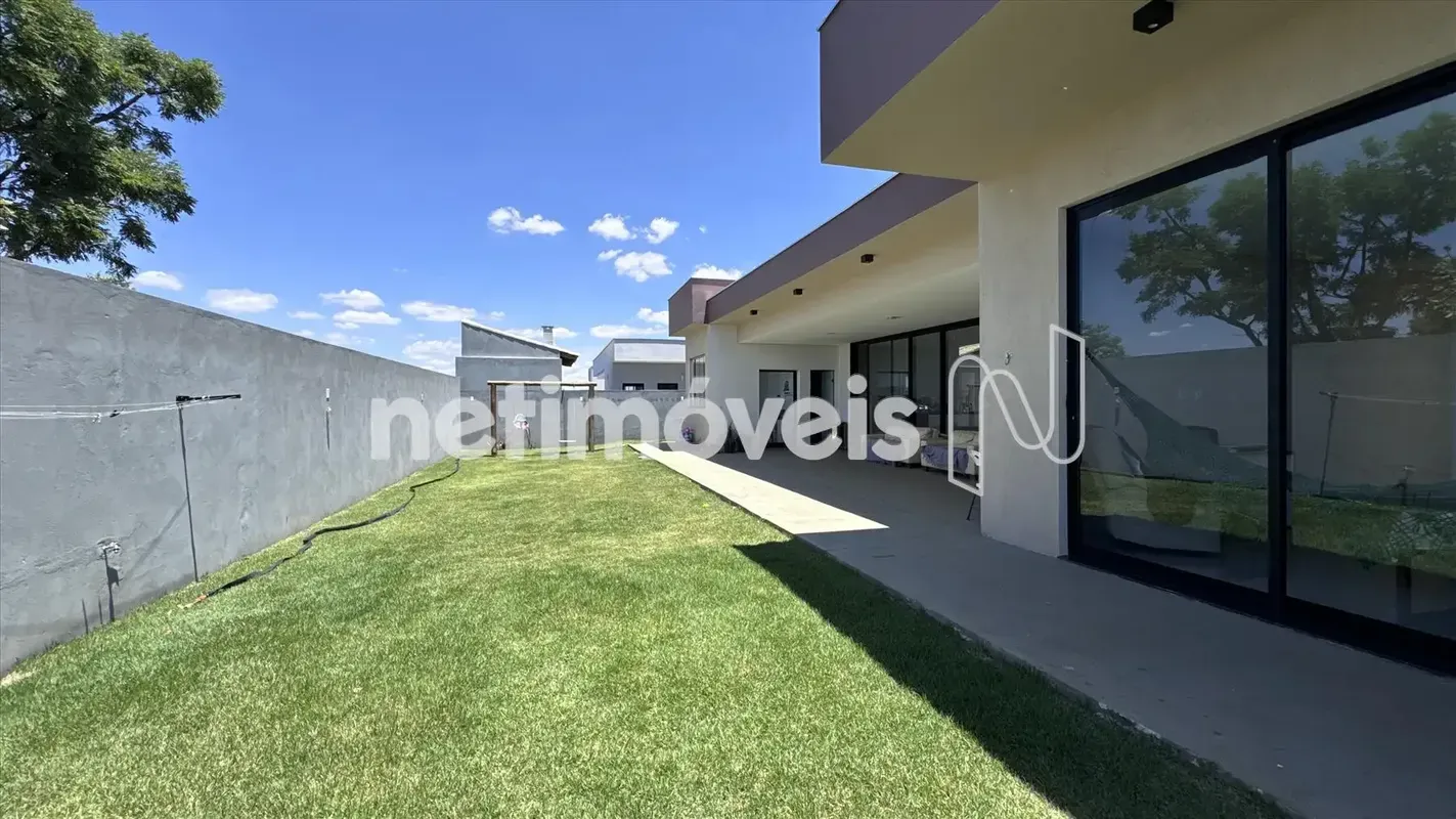 Casa à Venda no Condomínio Estância Quintas da Alvorada Apresentamos uma casa re...