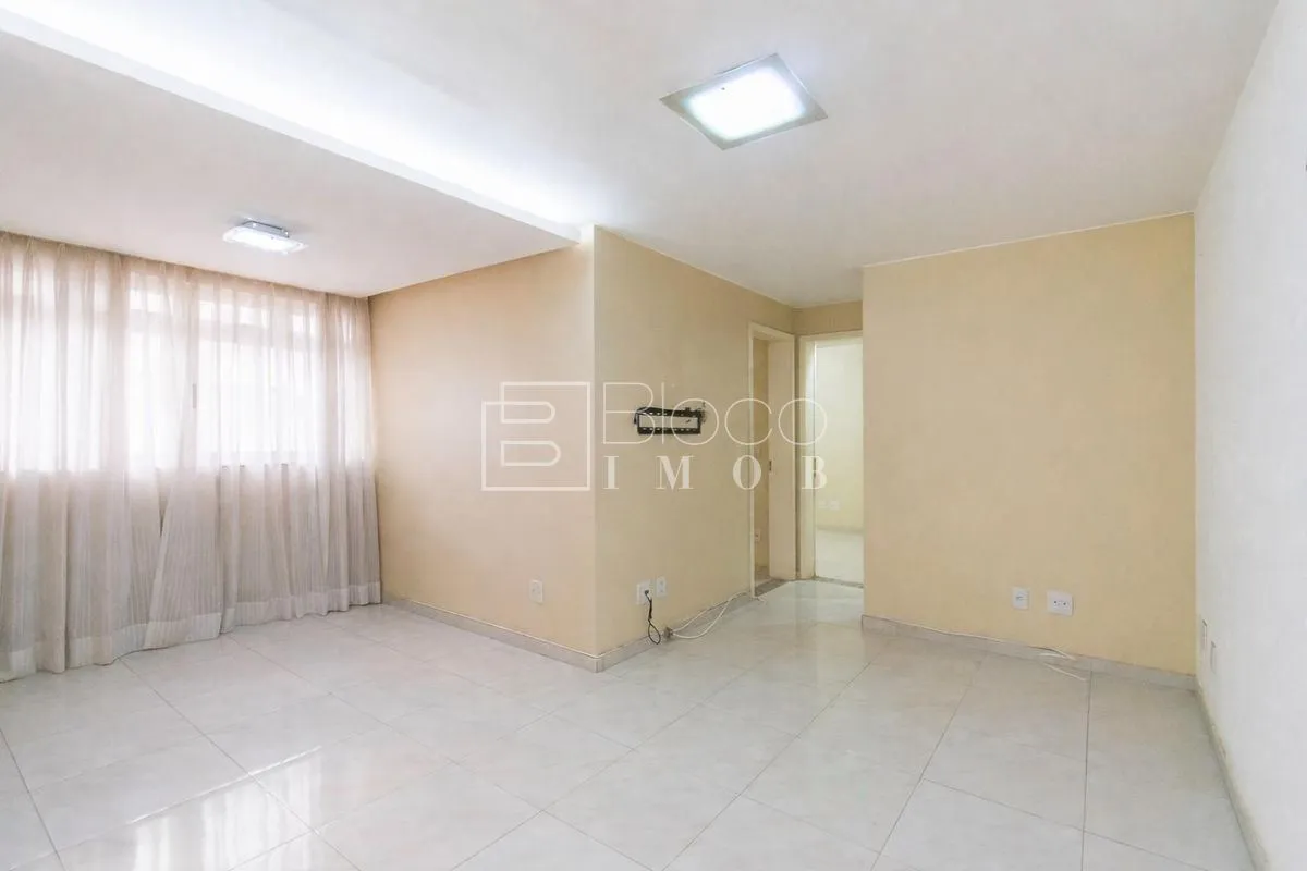 Apartamento com ótimo custo benefício.Distribuído em uma planta muito bem resolv...