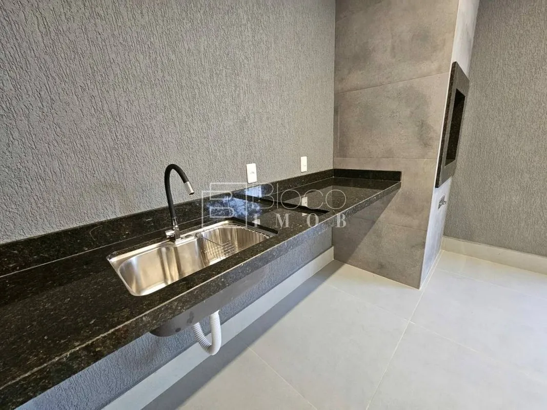 Casa nova em condomínio no Jardim botânico.casa é composta por: 3 suítes sendo u...