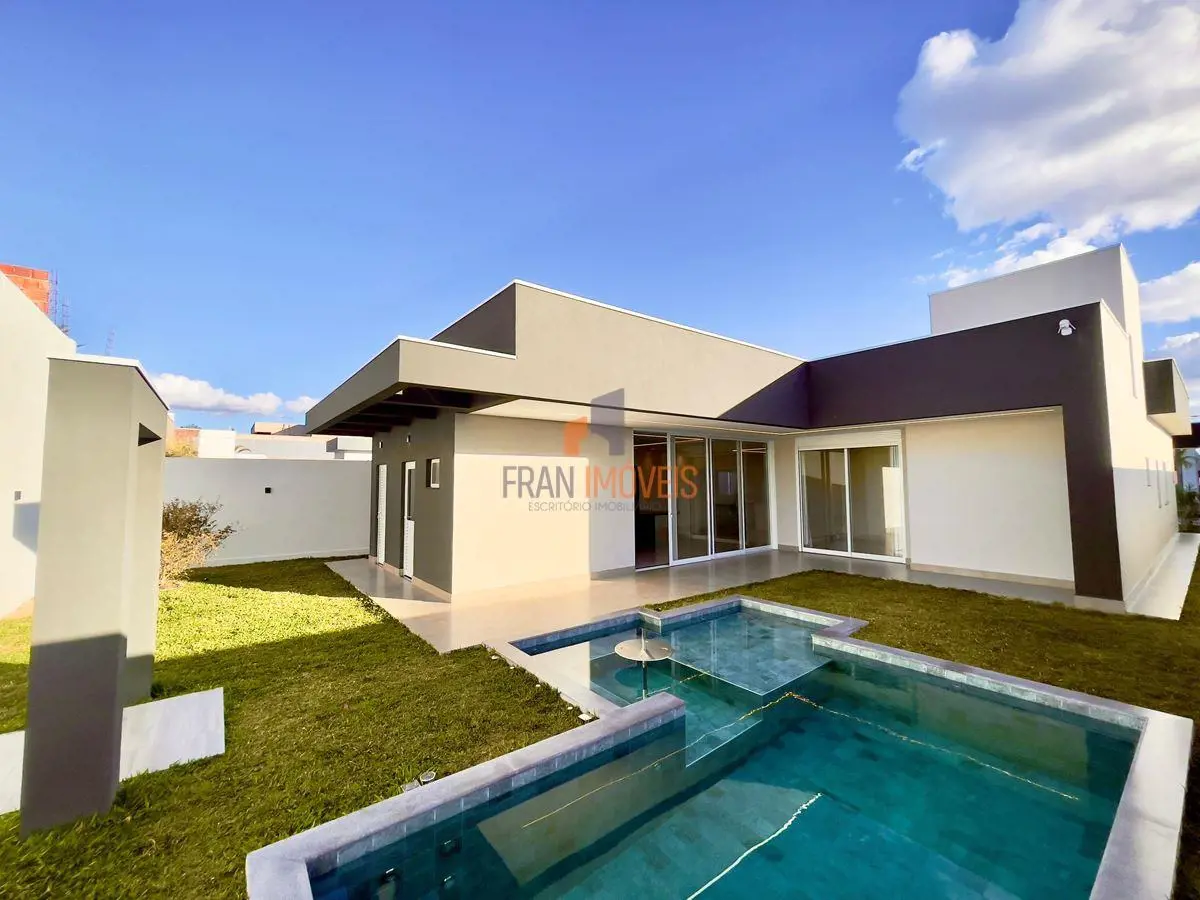 CASA A VENDA NO ALTO DA BOA VISTA!Casa com 240 mt² de área construída, composta ...