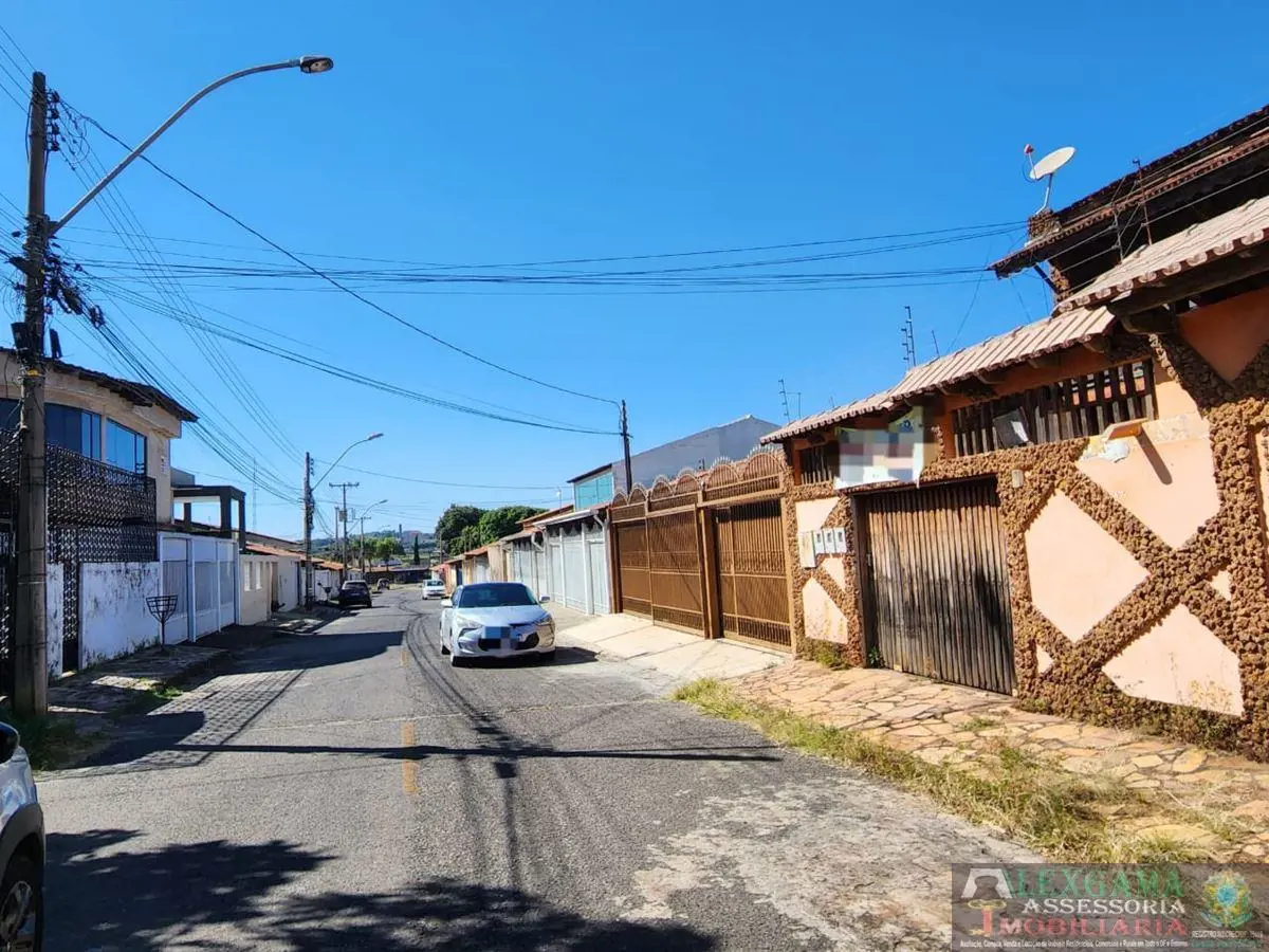 ALEX GAMA VENDE: Qd. 29 SETOR LESTE DO GAMA: Casa + Sobrado Independente.- Local...