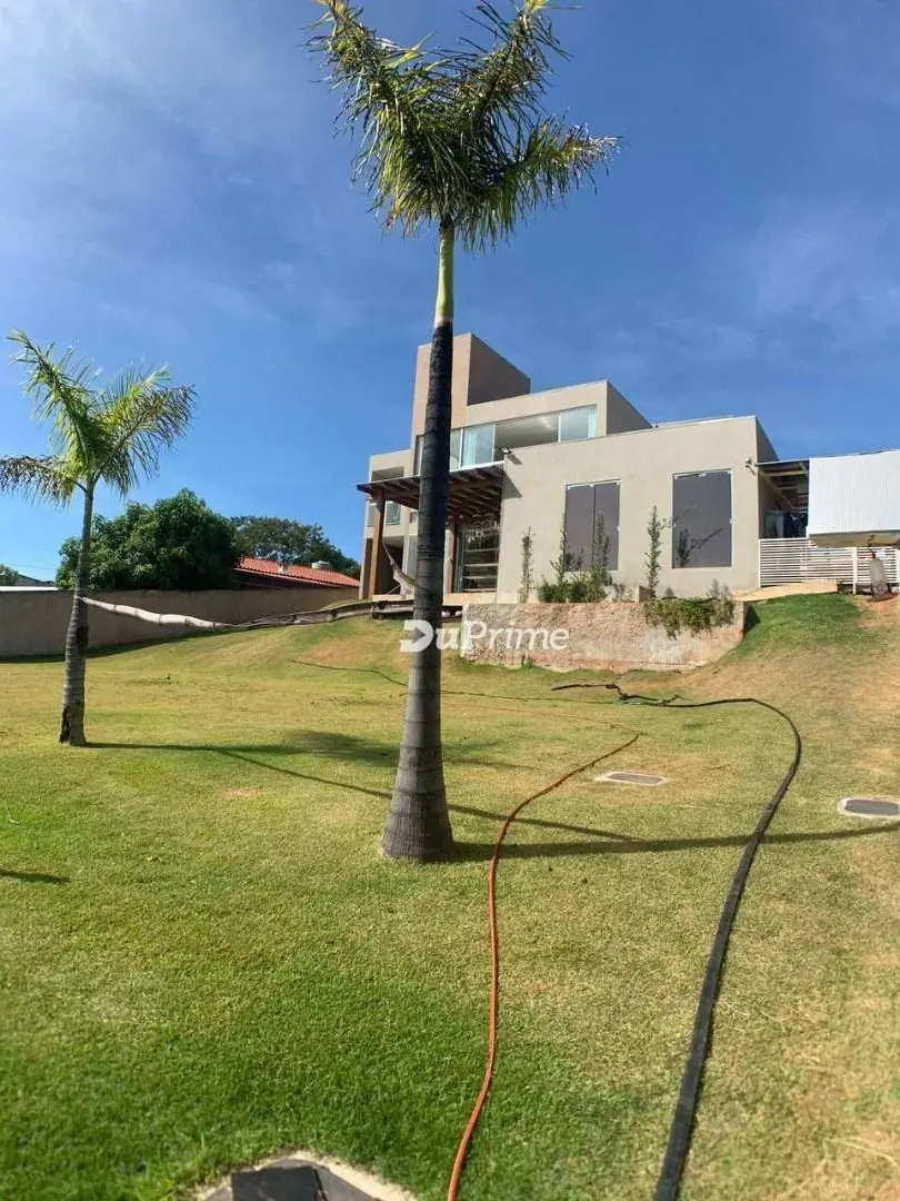 Duprime Imobiliária VENDE OU ALUGACasa de 800,00 M² de terreno e 330,00 M², de 5...