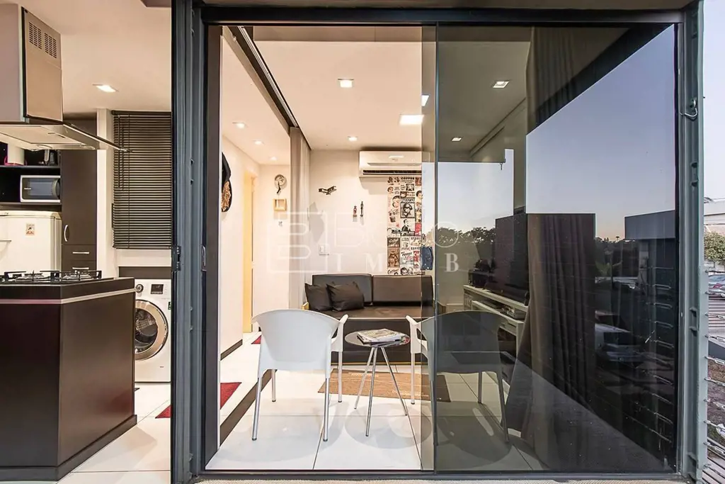 Casa Container O prazer de morar em uma obra de arte contemporânea.Casa Containe...