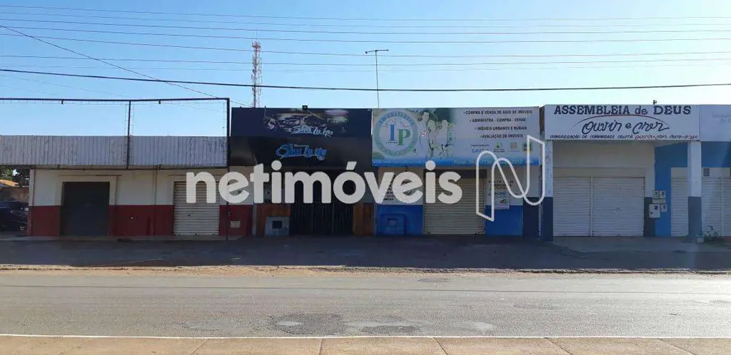 Lotes juntos com algumas construções, plano, na área central, ao lado do fórum. ...