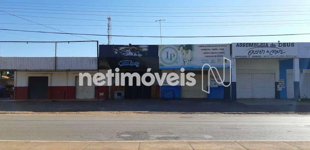 Lote junto com algumas construções, plano, na área central, ao lado do fórum. 21...