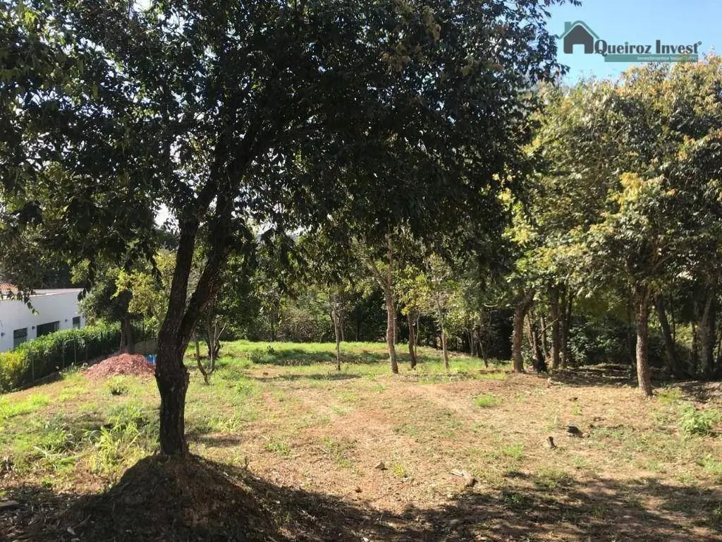 Lindo lote arborizado em condomínio fechado do Jardim Botânico, com segurança 24...