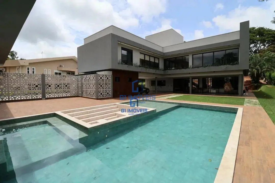 SOBRADO ALDEIA DO VALE MOBILIADO E DECORADO.São 714m² de construção.Terreno de 2...