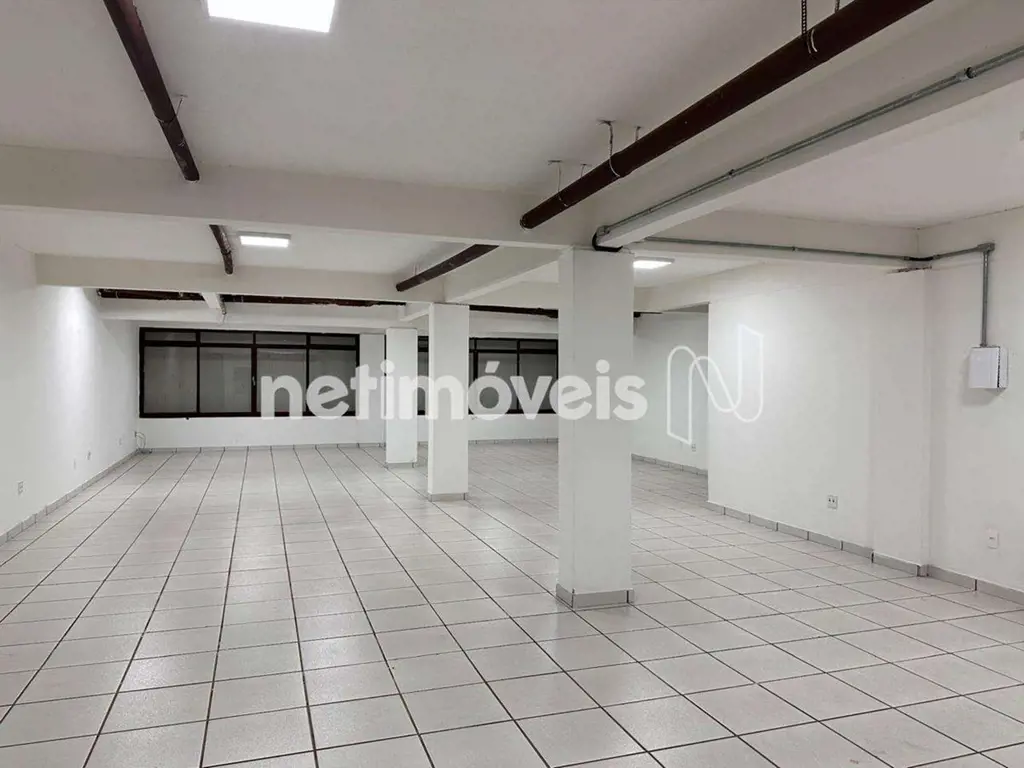 Procurando um prédio comercial para investir ou alocar seu negócio, sua empresa ...