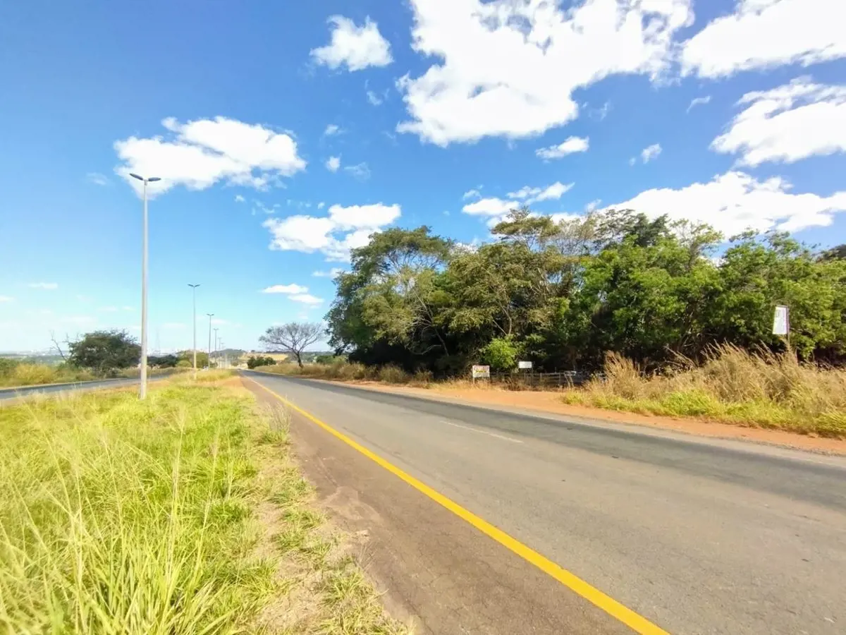 Chácara/Fazenda com 7.6 alqueires no quilometro 9 de Goiânia para Nerópolis, Rod...