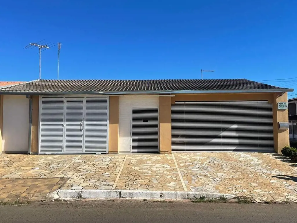 Excelente oportunidade de investimento em Taguatinga - QNM 38Casa de 2 Quartos +...