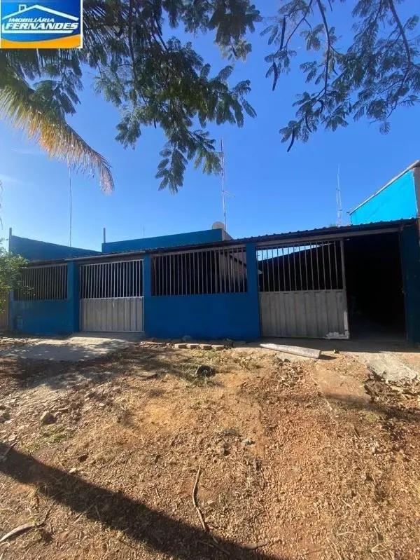 IMOBILIÁRIA FERNANDES aluga casa na Quadra 10 do Setor Sul, na qual a mesma poss...
