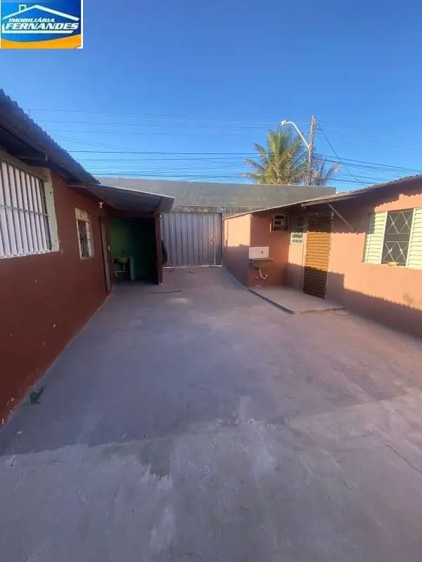IMOBILIÁRIA FERNANDES aluga casa na Quadra 10 do Setor Sul, na qual a mesma poss...