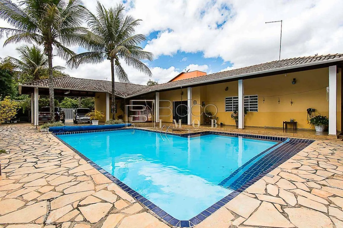 Excelente Casa com 3 quartos, espaçosa área externa, casa muito bem distribuídas...