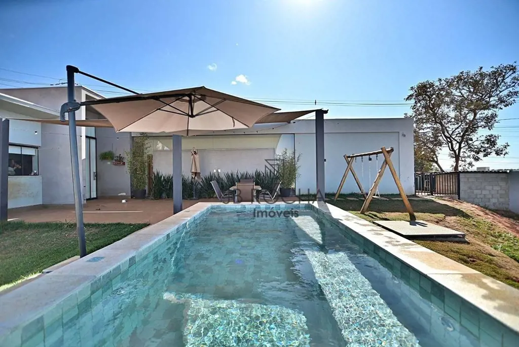 JB ROCHA IMÓVEIS ALUGA COM EXCLUSIVIDADE:Casa térrea no Condomínio Estância Quin...