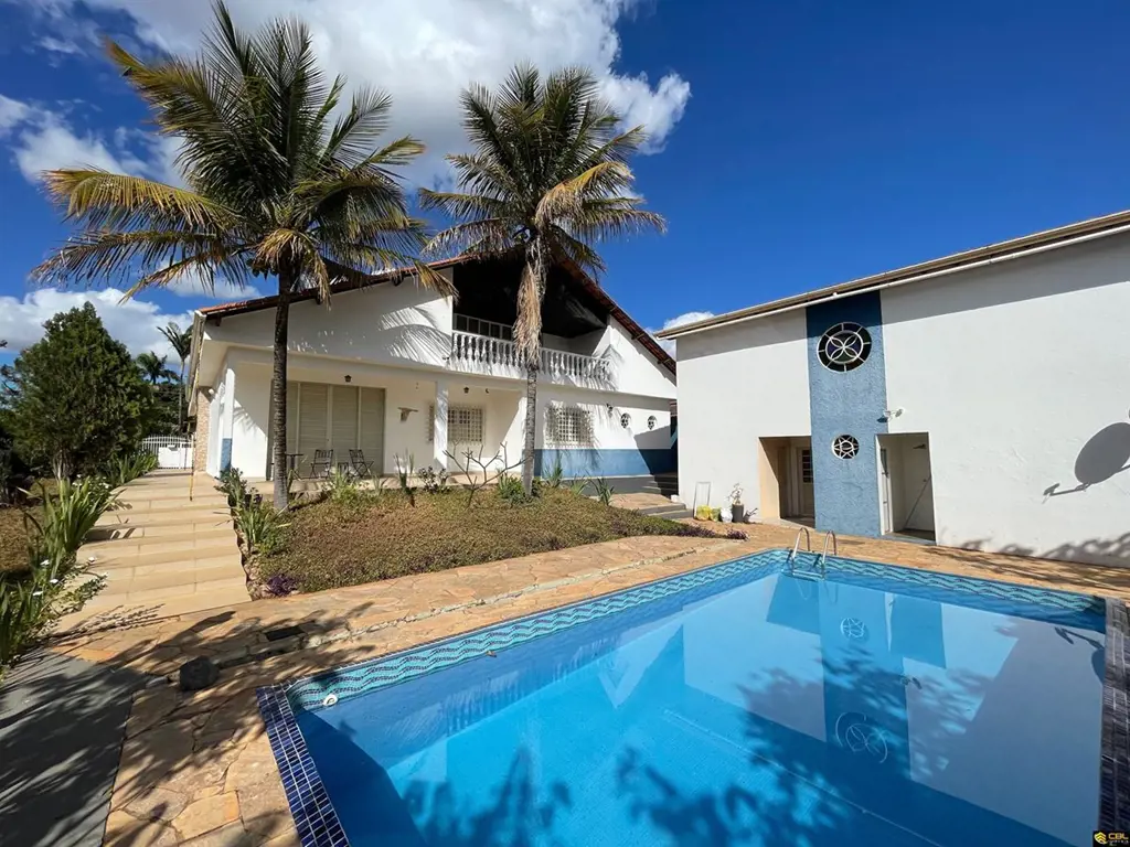 Cbl imóveis vende casa dos sonhos, de esquina com 4 quartos espaçosos, sendo 2 s...