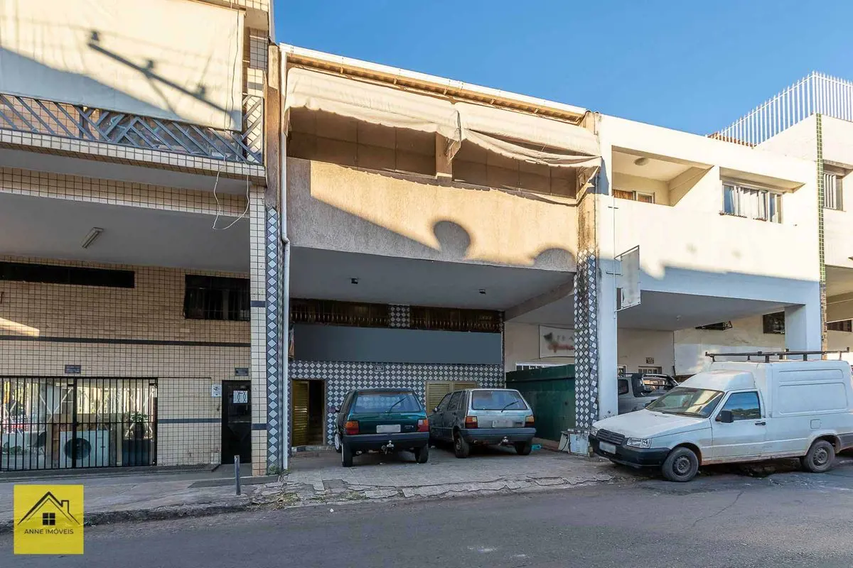 PRÉDIO VAZADOEXCELENTE INVESTIMENTOPrédio com 3 pavimentos de uso misto com área...