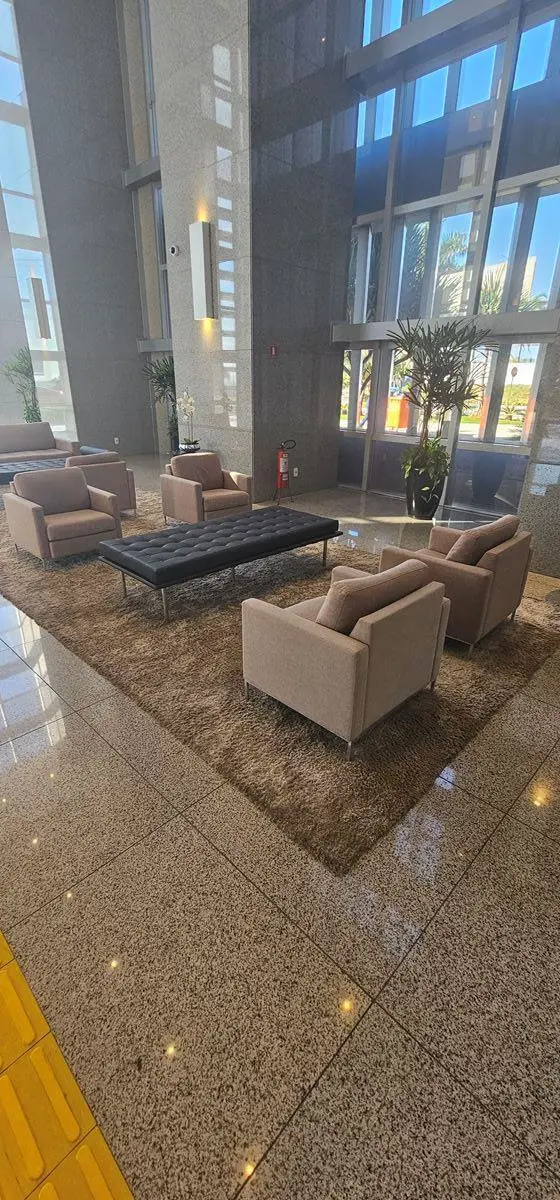 Alugo sala comercial no DF Century Plaza. Sala com 32,71 metros quadrados.Trabal...