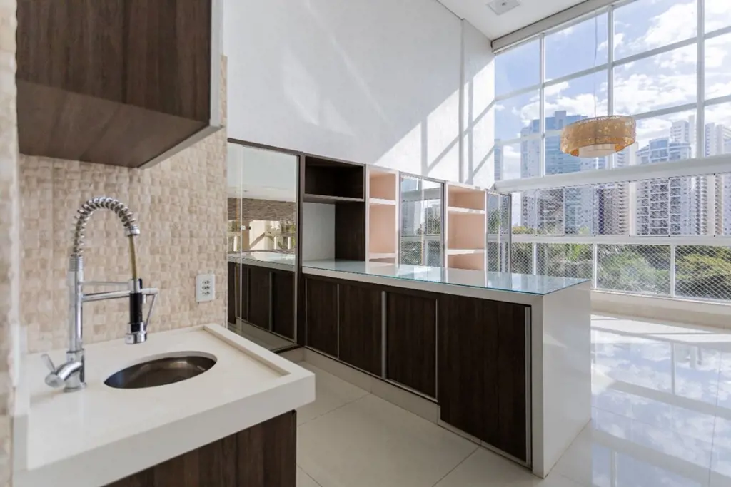 Apartamento 04 quartos, 04 Suítes, 242 m2, armários, elevador privativo, 4 vagas...