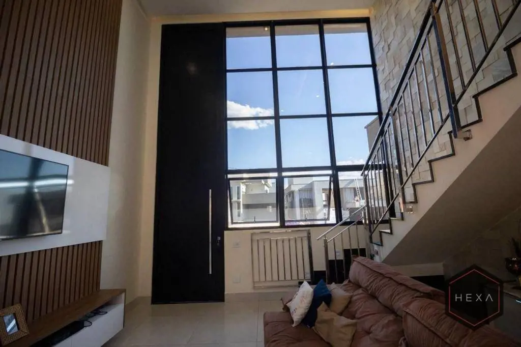 Encante-se com o Sobrado dos Seus Sonhos no Jardins Bolonha!Imagine-se morando e...