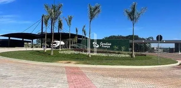 Excelente lote no Jardins França com área total de 734m², frente grande proporci...