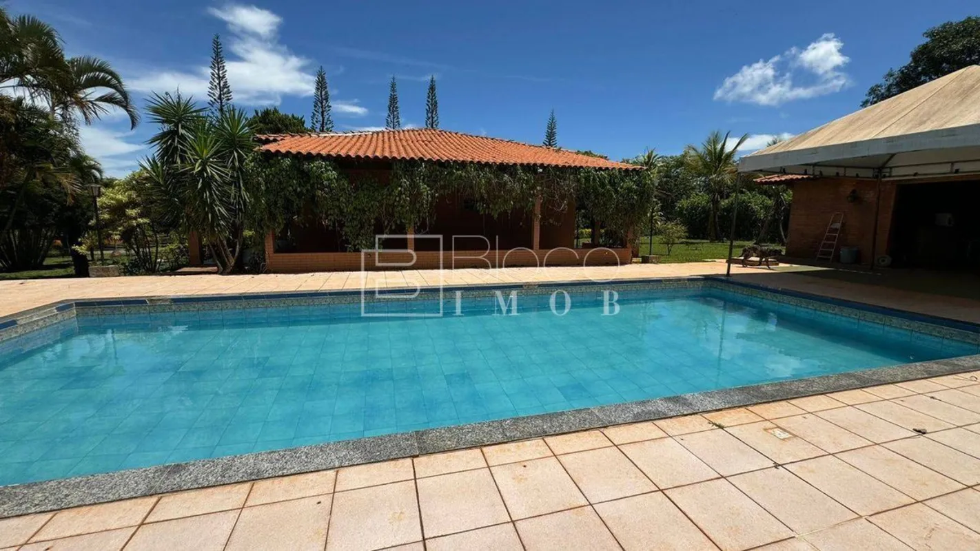 CHÁCARA NO LAGO OESTE  Entre o plantar e o colher, existe o regar e o cuidar! Su...