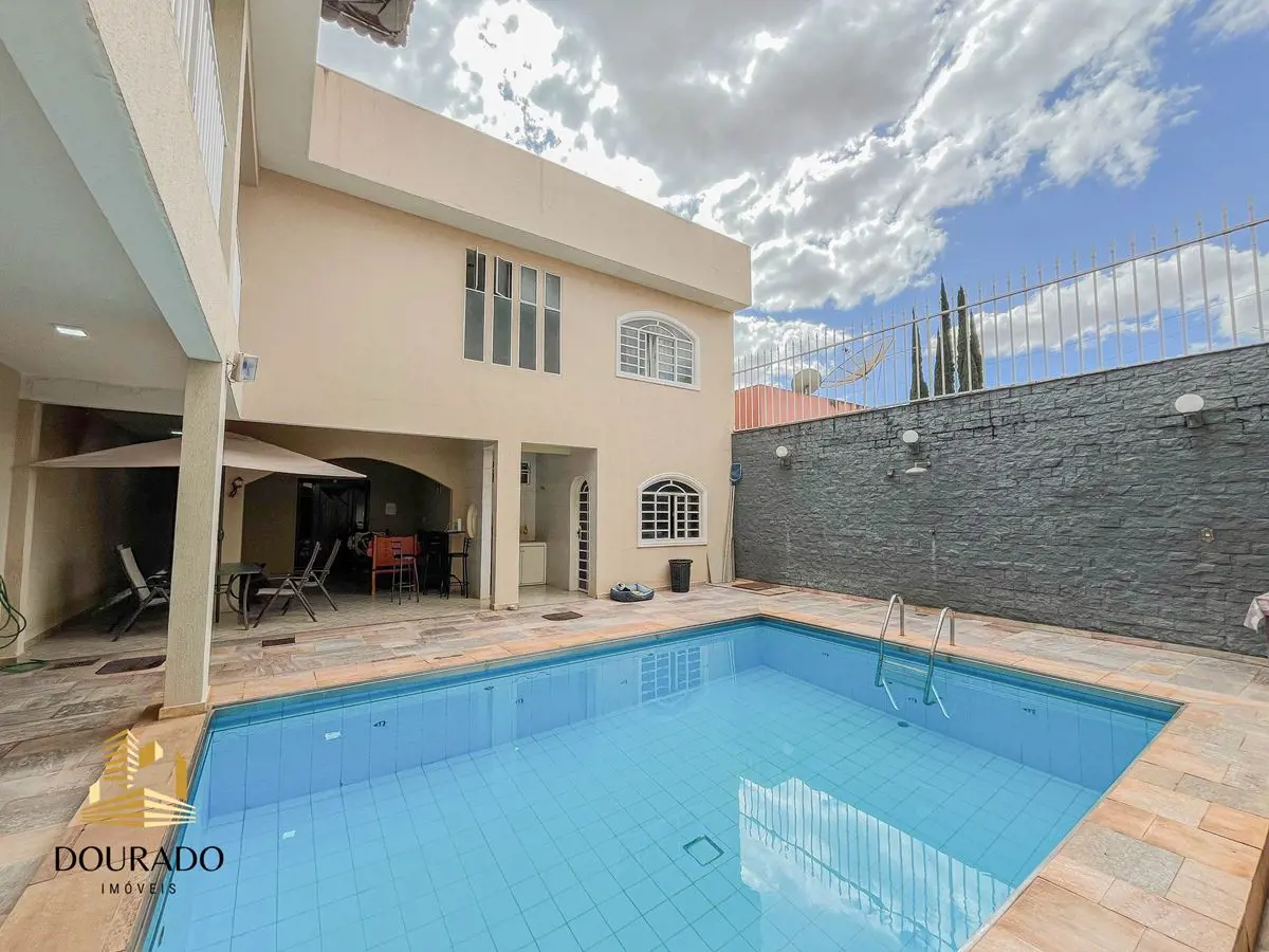Casa na QNF 10 - 541 m²6 Quartos, sendo 3 SuítesSuíte Master com Ar-condicionado...