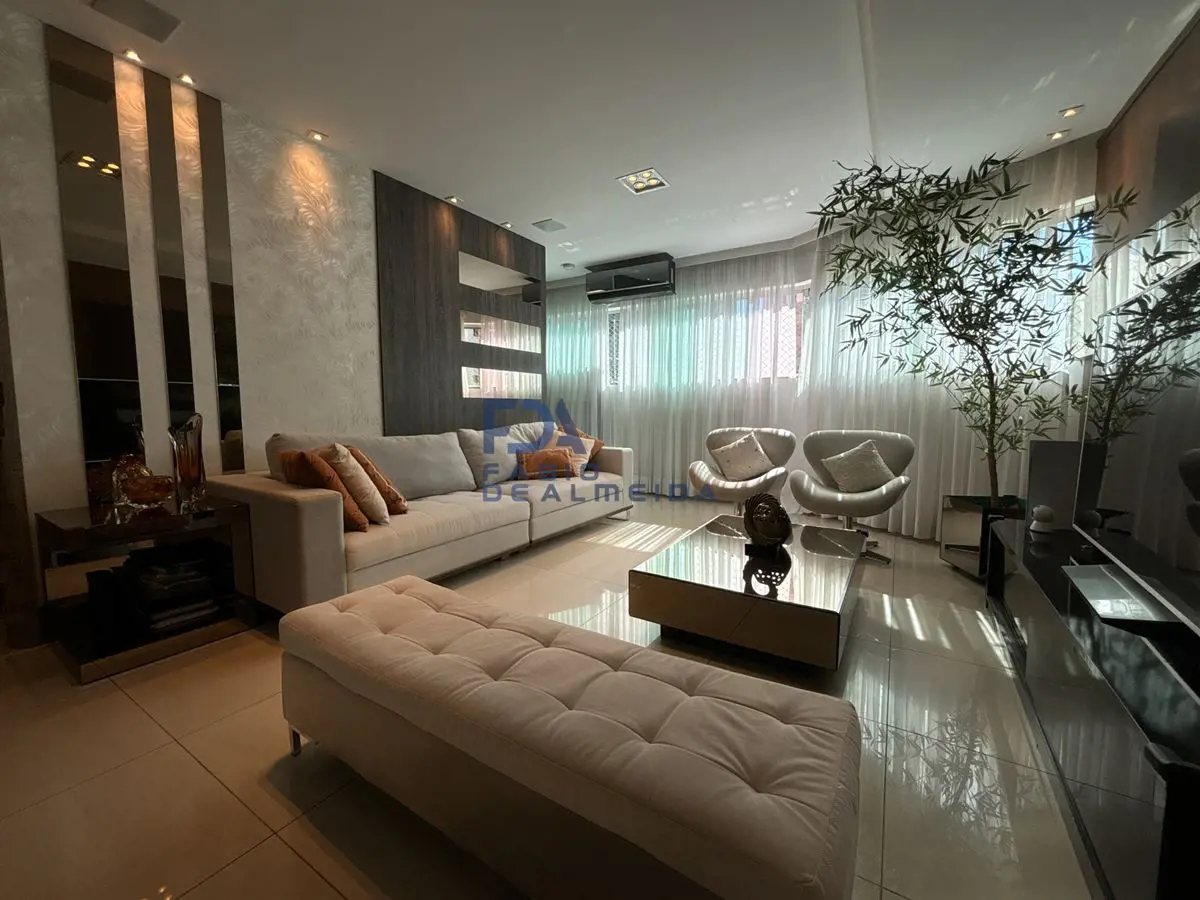 Lindo apartamento de 03 Quartos, todo reformado com uma vaga de garagem.São 110 ...