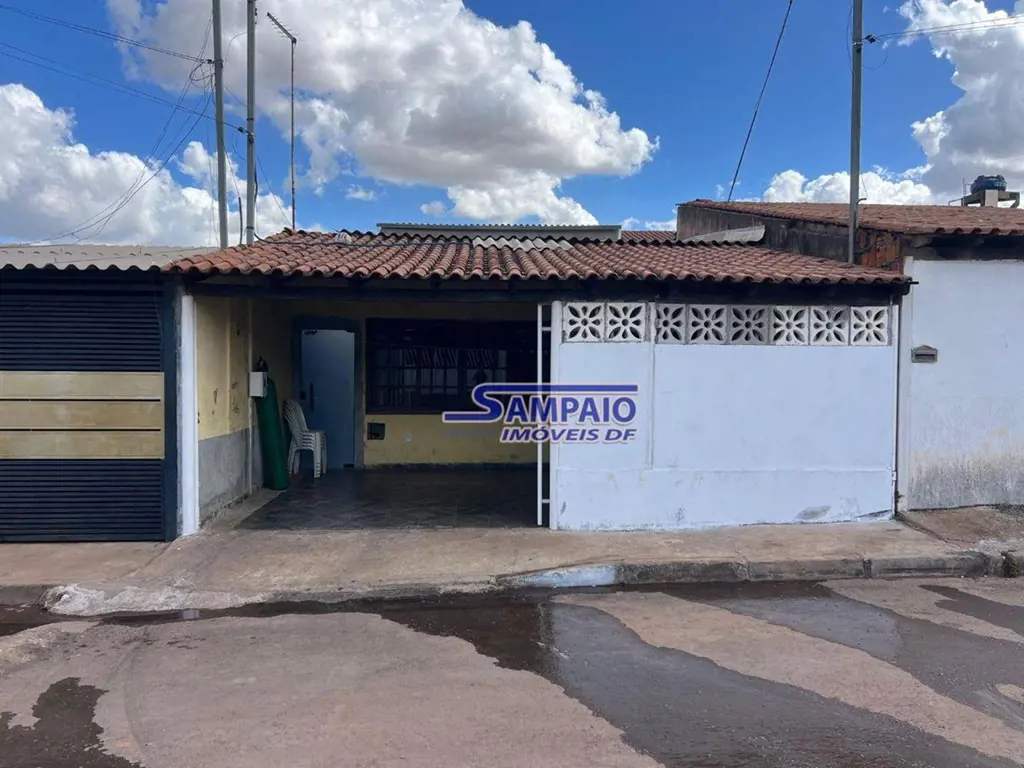 Casa com Dois Quartos sendo 01 suíte na QNP 27 Conjunto E!Aproveite esta oportun...