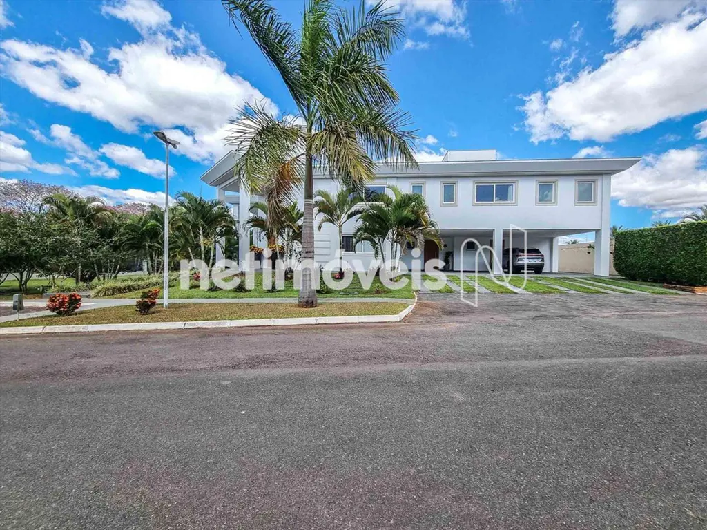 Luxuosa mansão com 843,0 m² de área construída, em lote com aproximadamente 3.00...