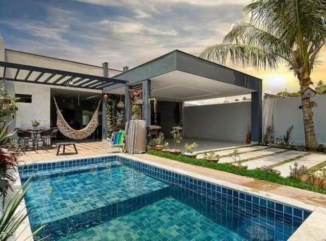 Casa em condomínio - 04 quartos, sendo 2 suítes com armários planejados nos banh...