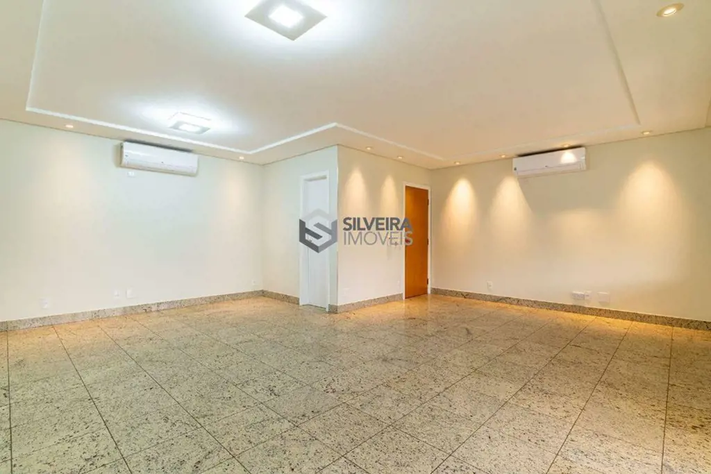 Belíssimo apartamento Alto Padrão- 244,72 m² de área privativa;- Completo com ar...