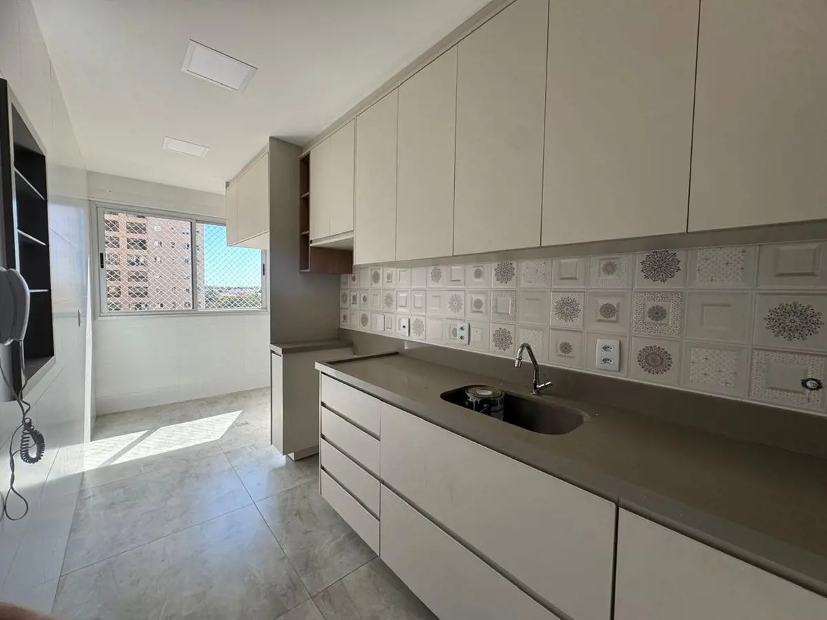 63m² divididos em 02 quartos, sendo uma suíte, sala com 02 ambientes, cozinha co...