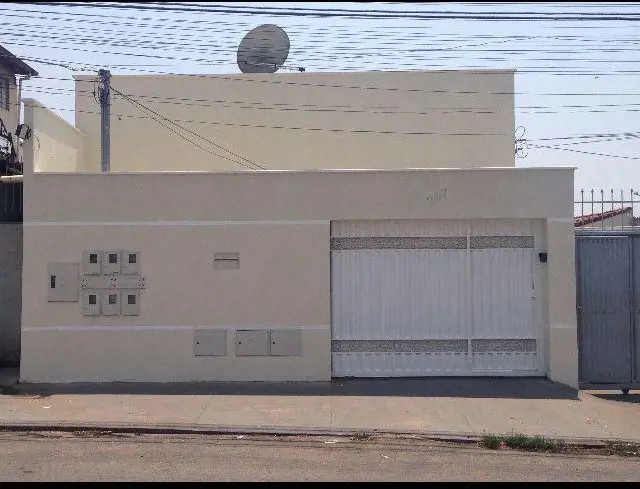 OPORTUNIDADE ÚNICA PARA INVESTIDOR! Conjunto de 5 Casas Térreas no Setor Campina...