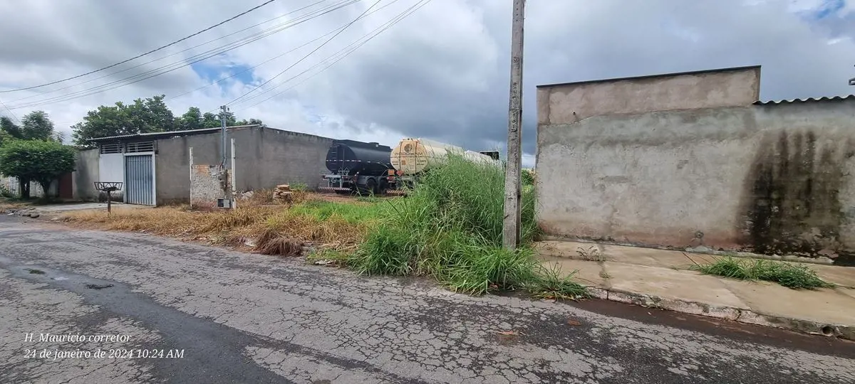 LOTE PLANO com 280m² (10m x 28m)MURADO DO LADO ESQUERDOESCORRIDO PARA FRENTERUA ...