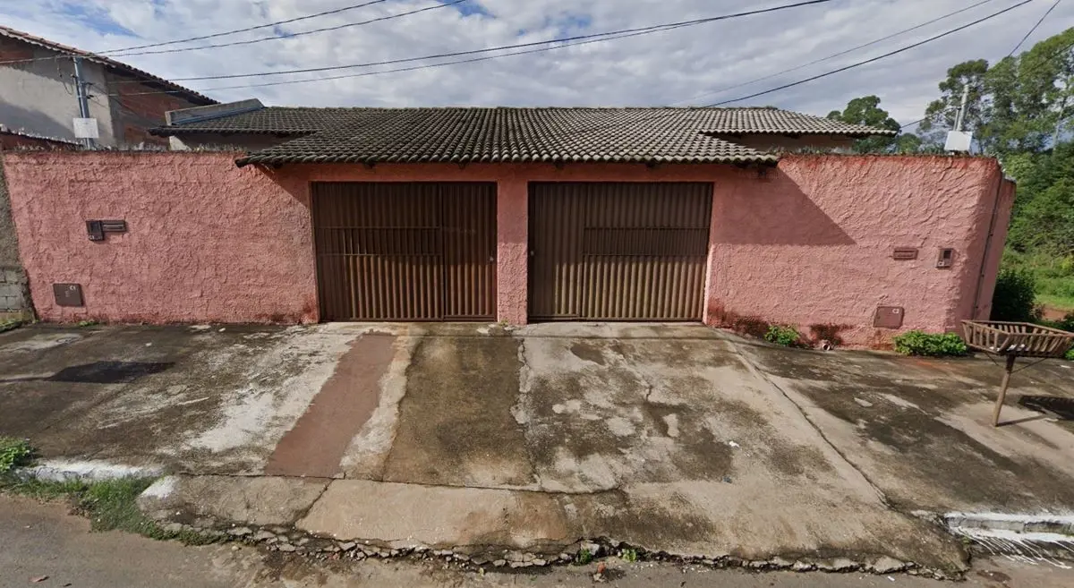 Área total: 498m² Área coberta: 150m² Área descoberta: 250m²O imóvel está locali...
