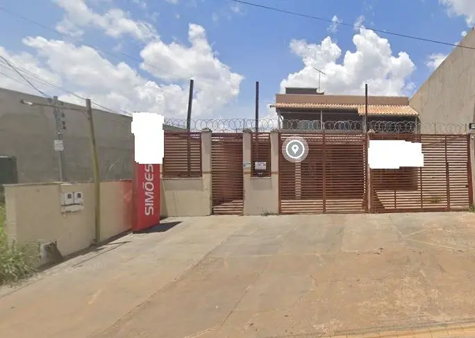 Lindo sobrado com fino acabamento com sala comercial na frente.Área LOTE: 360m² ...