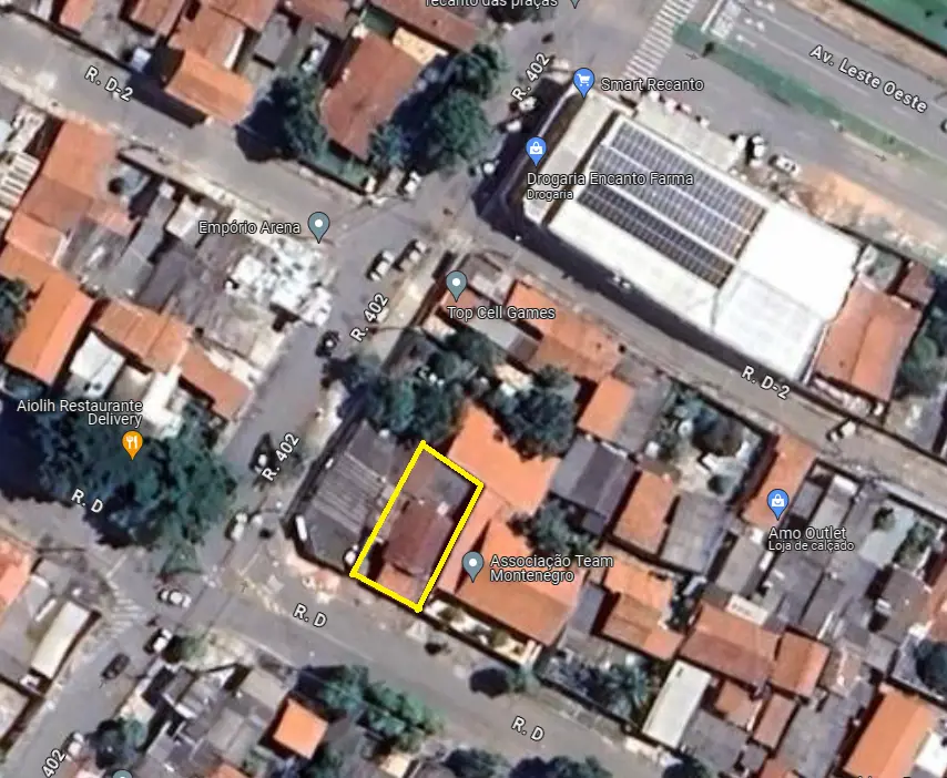 Casas térreas com ótima localização, próximo a vários tipos de comercio, duas qu...